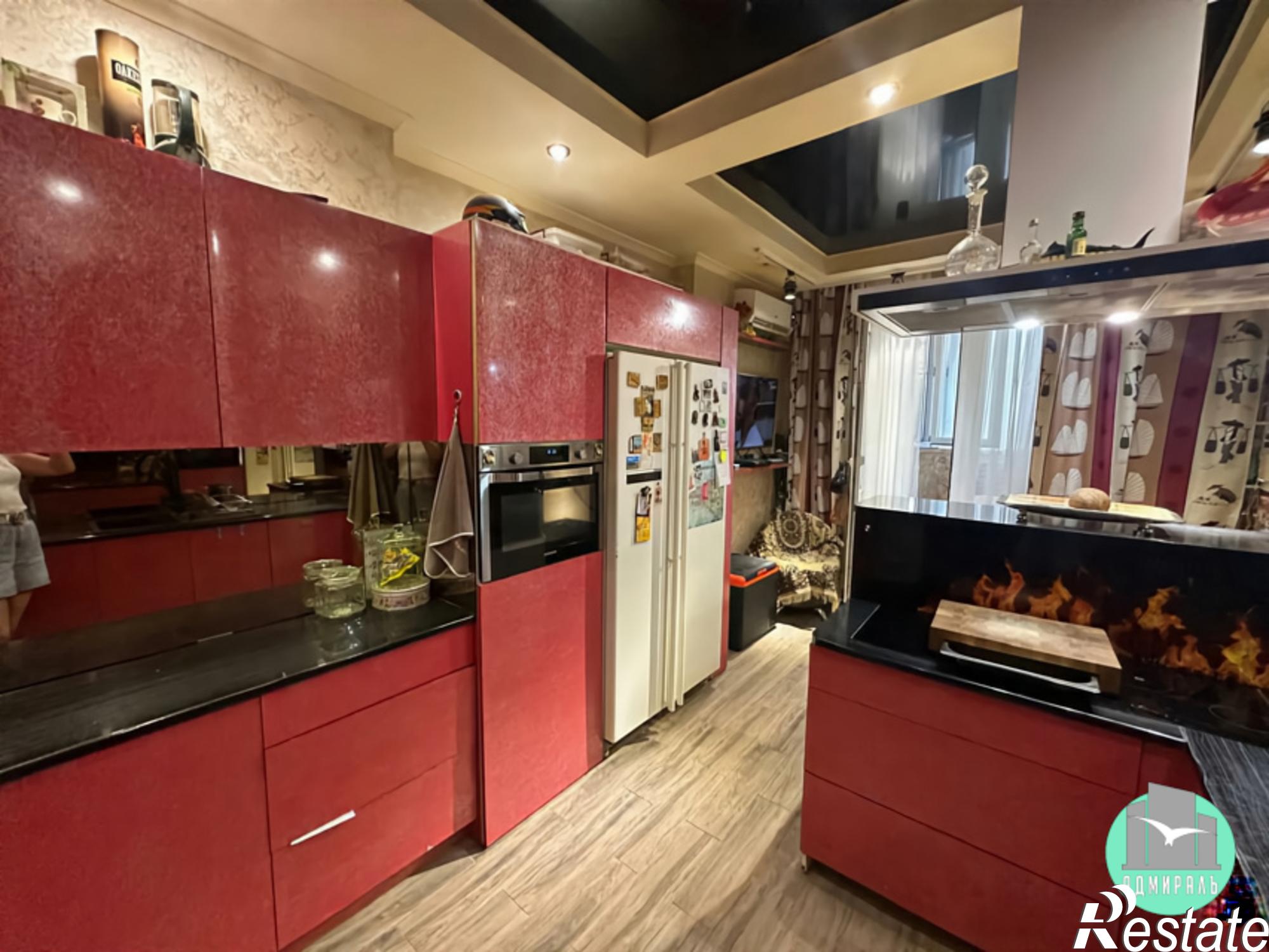 Продажа 2-комн квартиры муниципальное образование Новороссийск,Южная улица,19