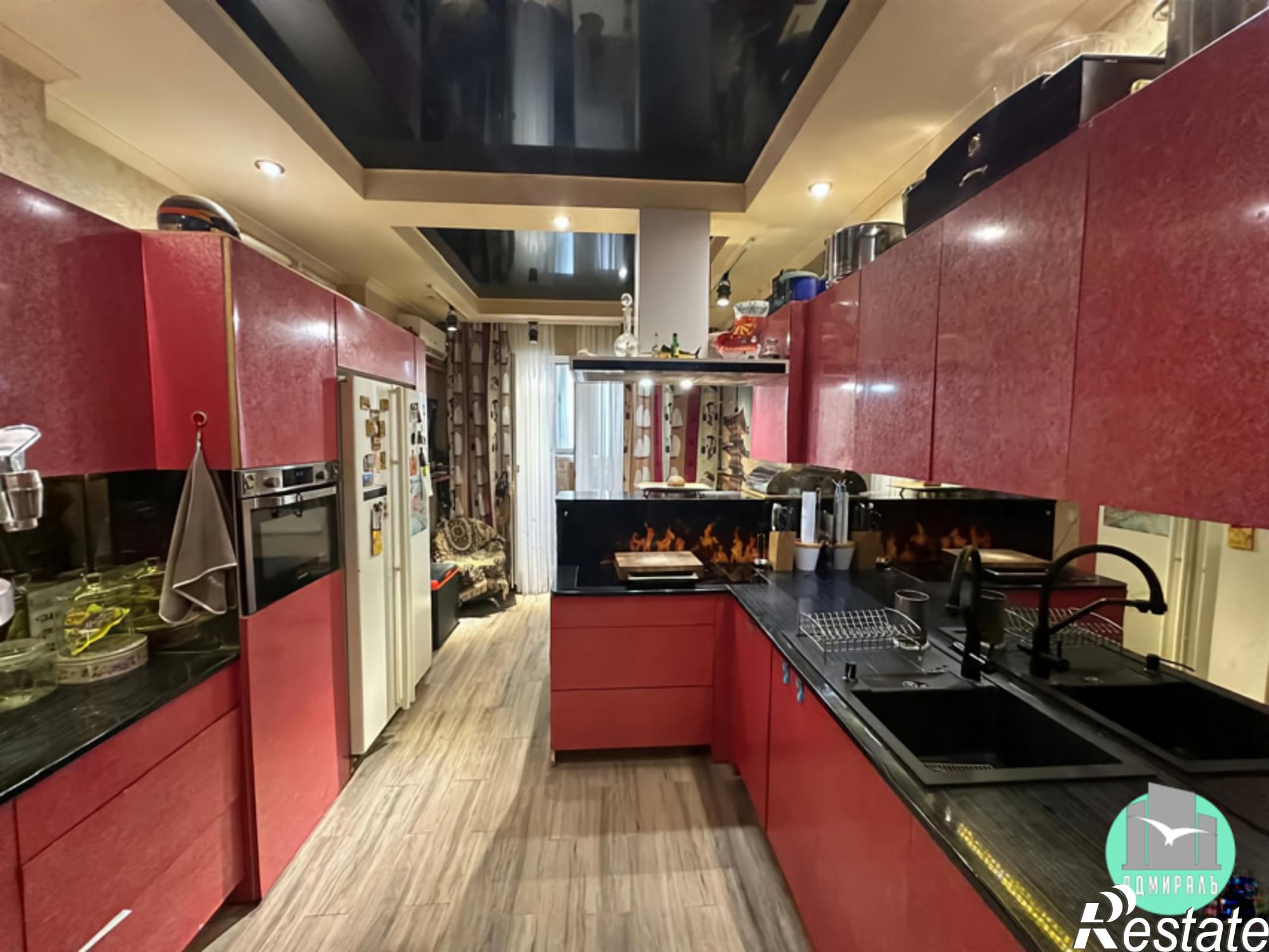 Продажа 2-комн квартиры муниципальное образование Новороссийск,Южная улица,19