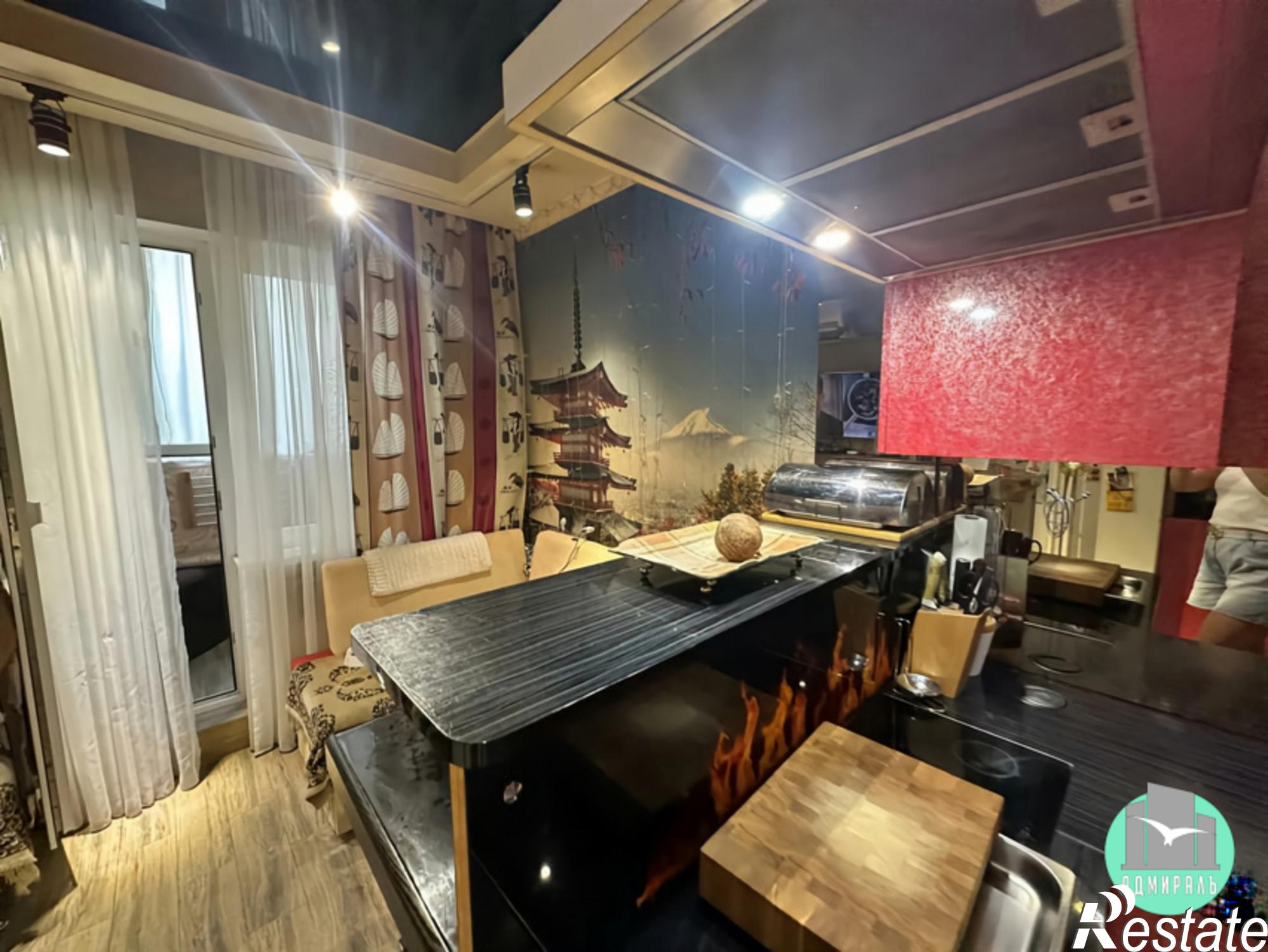 Продажа 2-комн квартиры муниципальное образование Новороссийск,Южная улица,19