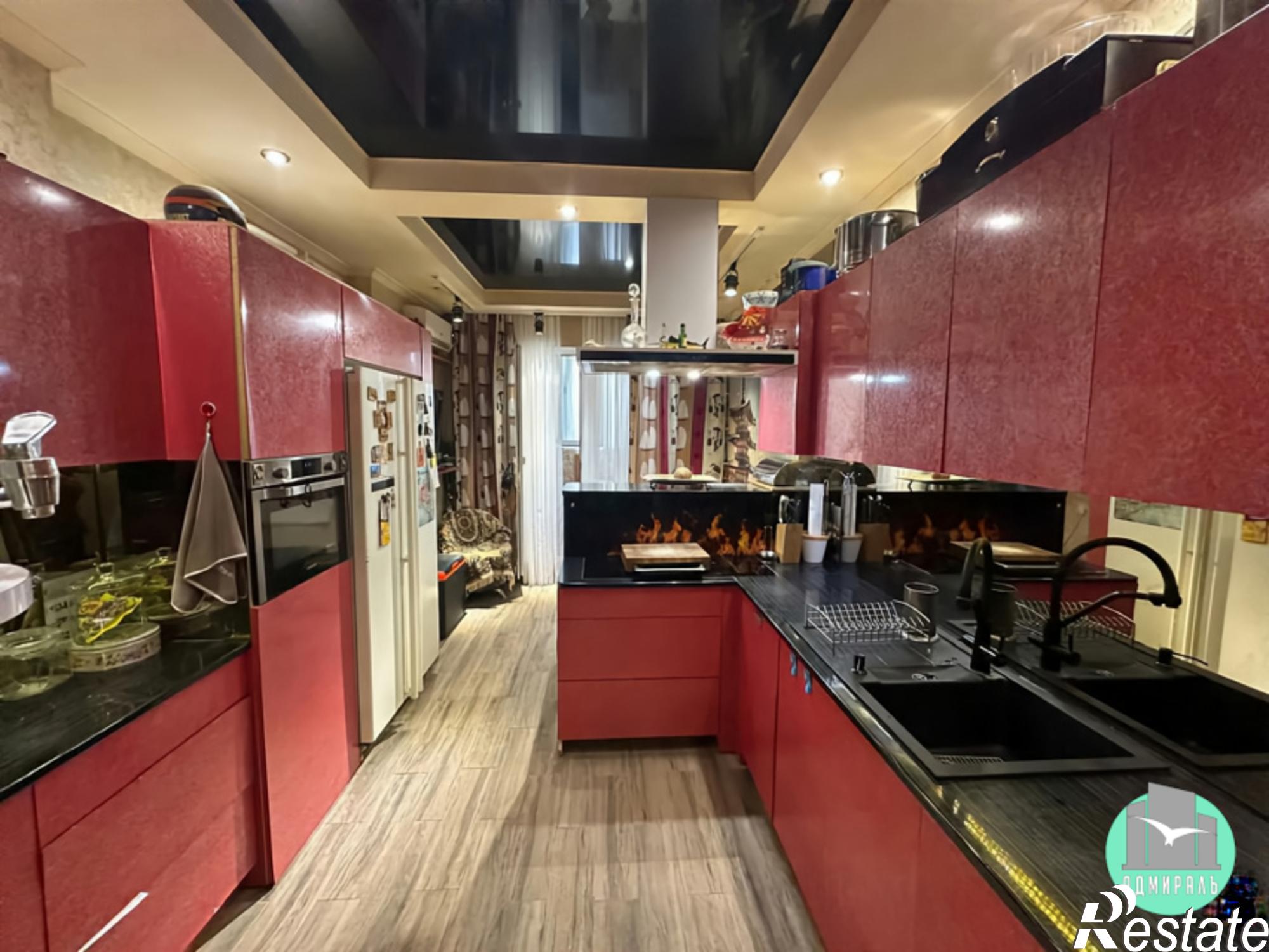 Продажа 2-комн квартиры муниципальное образование Новороссийск,Южная улица,19