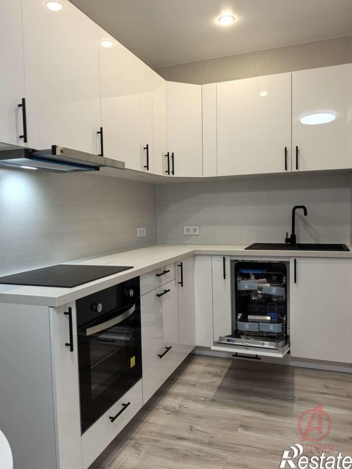 2-комн квартира Котанова улица, 4