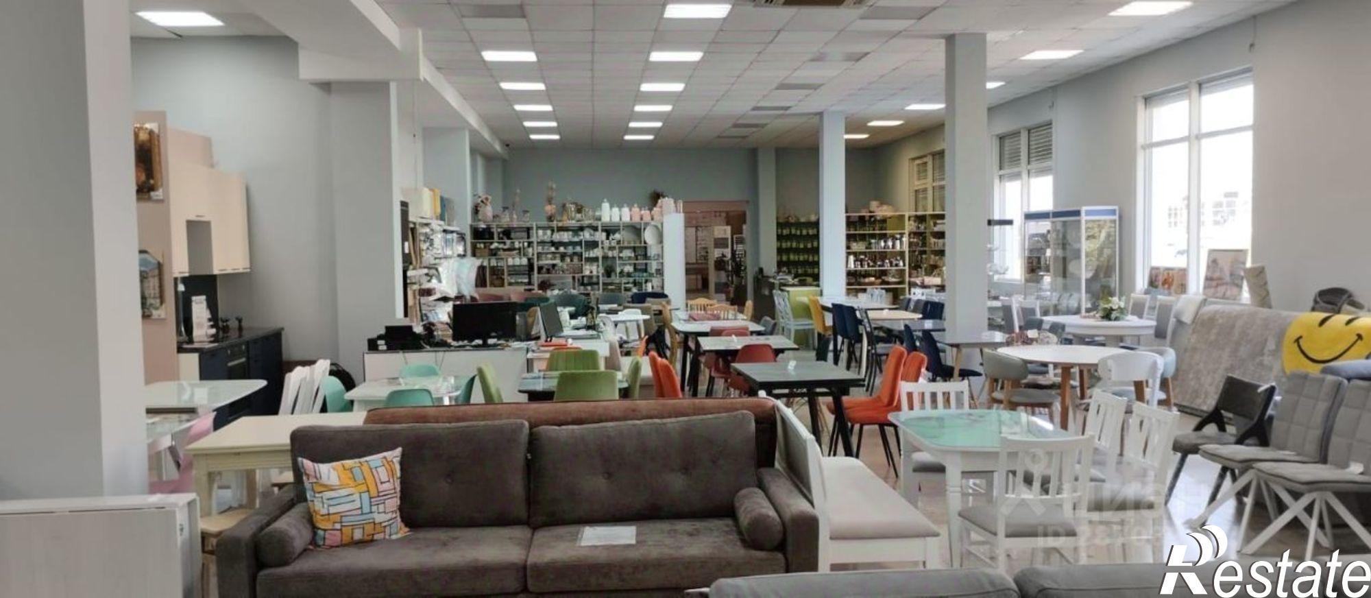 Сдать торговое помещение за 200 000 рублей на ул Исаева, 4