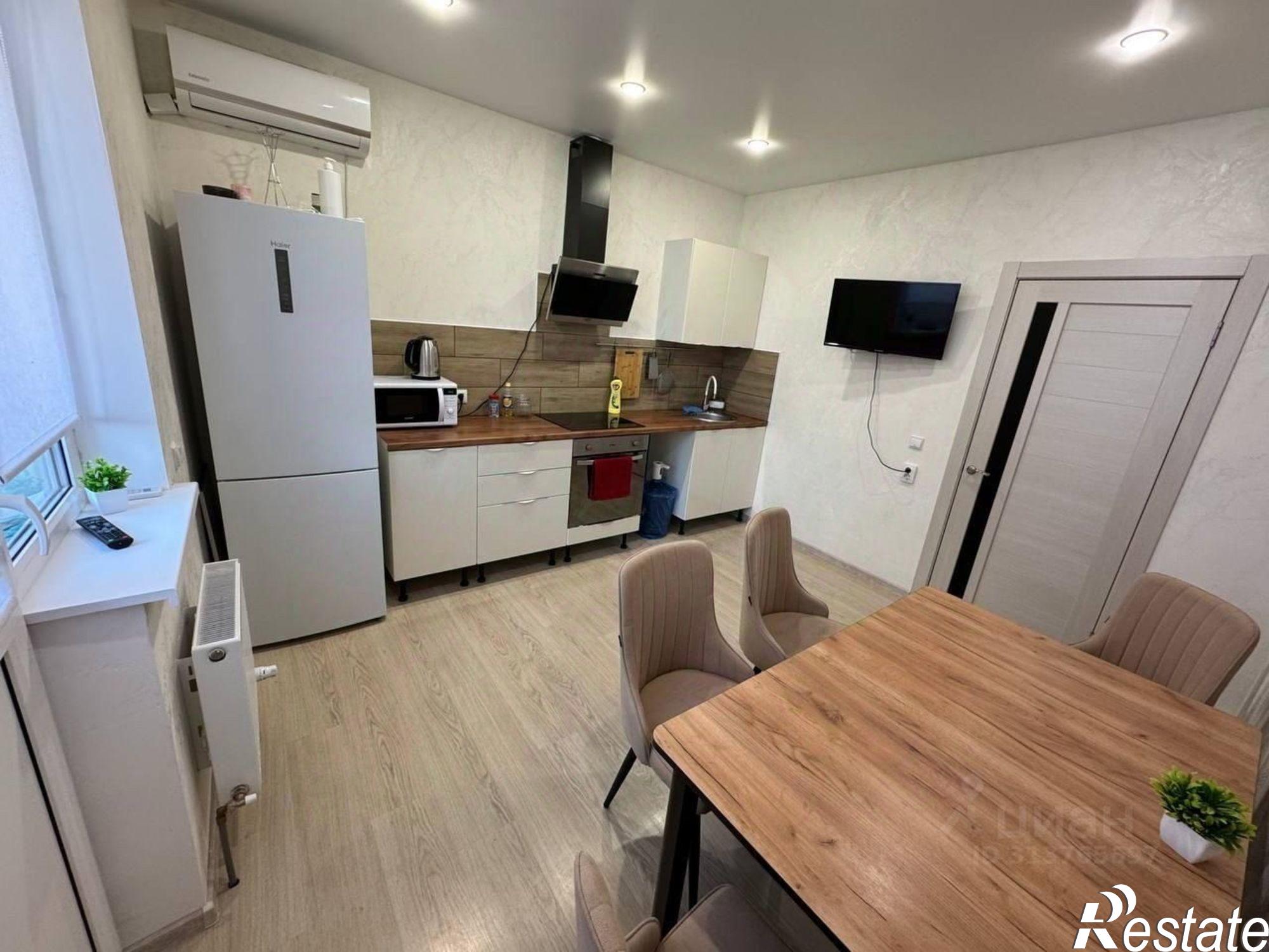 Купить квартиру за 10 000 000 рублей на улица Котанова, 4