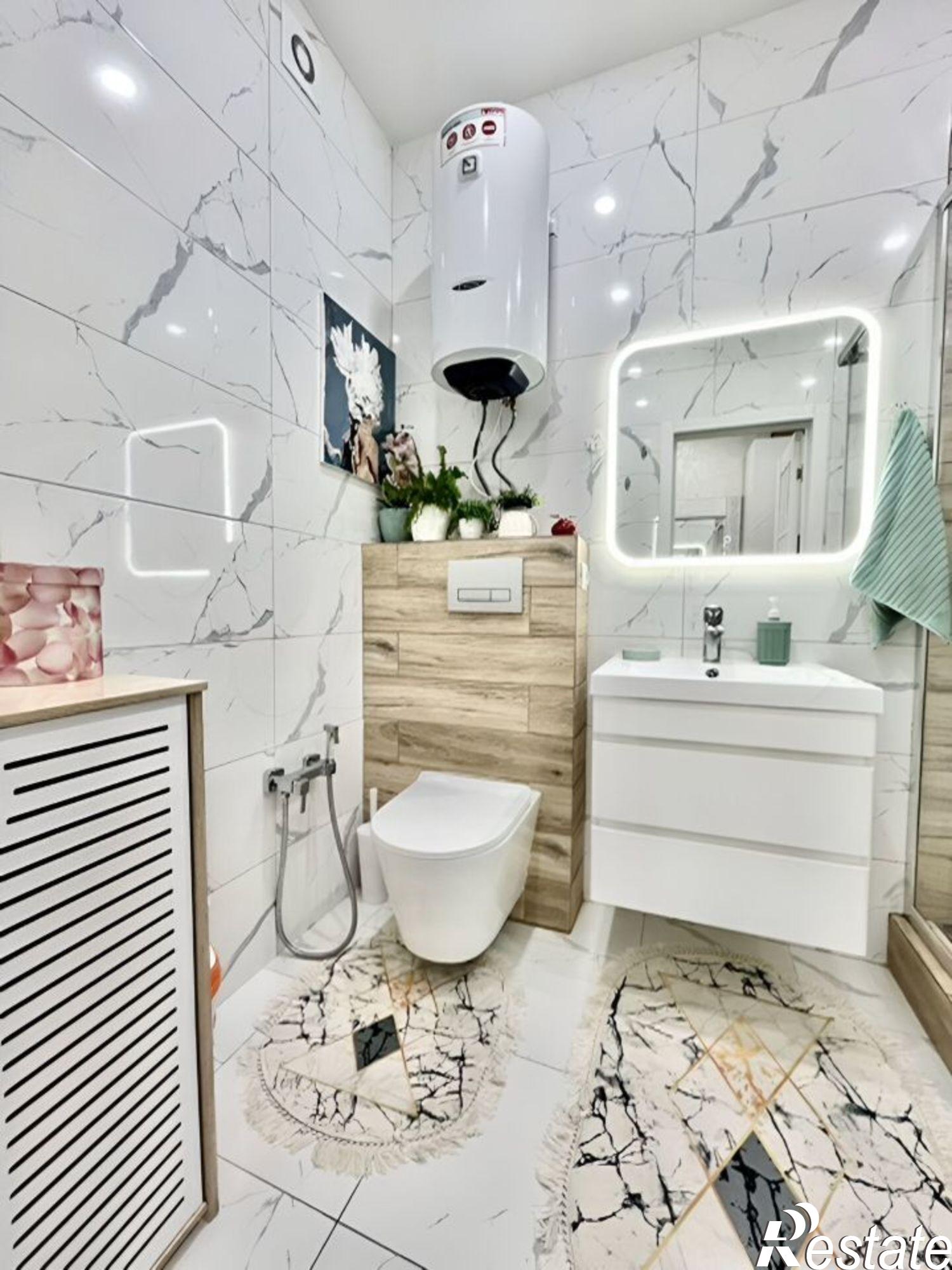 Купить квартиру за 11 000 000 рублей на улица Революции 1905 года, 37