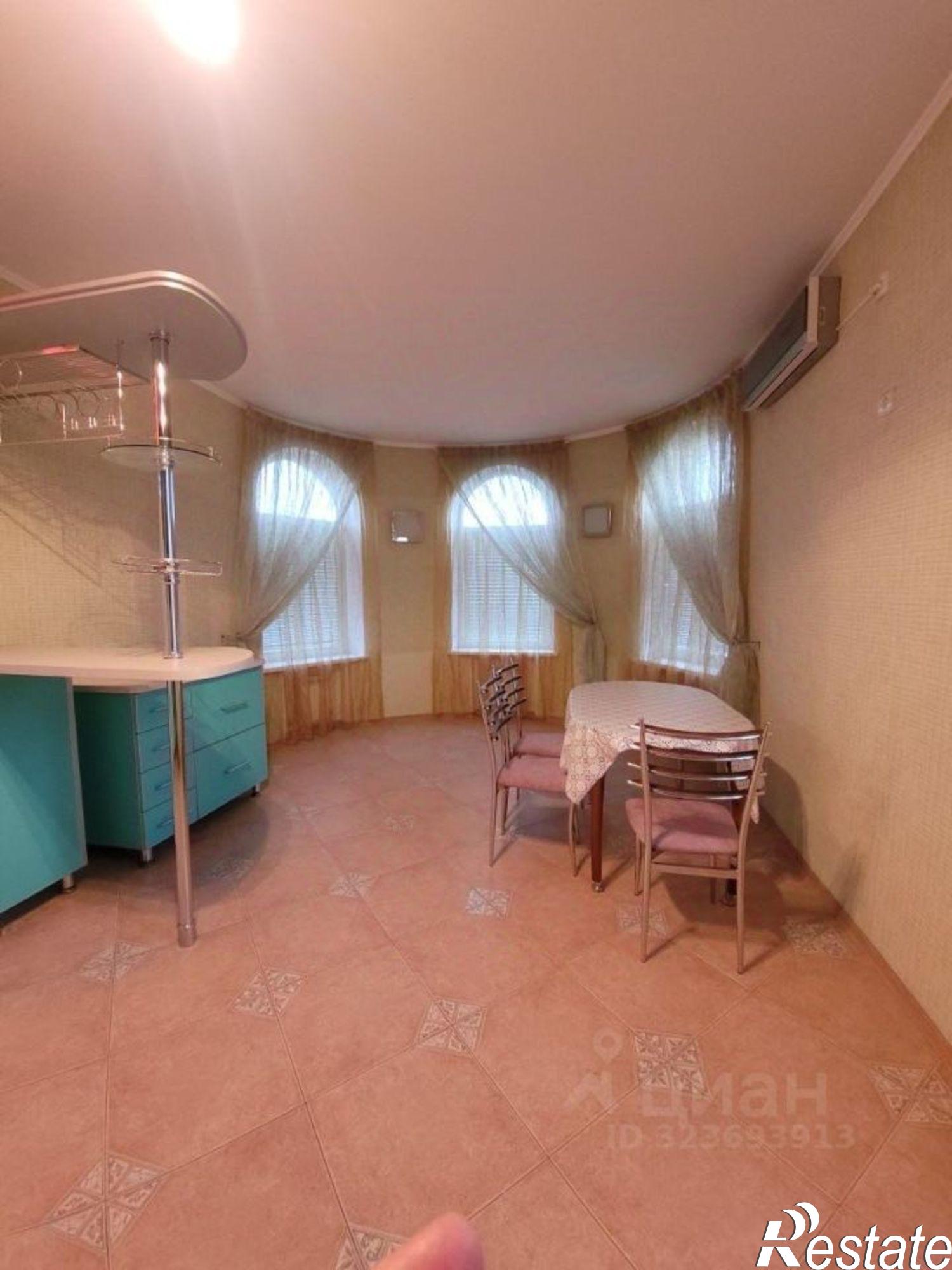 Сдать дачу, дом, коттедж за 70 000 рублей на 1-й Кирилловский пер, 7