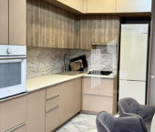 2-комн, 77кв м, этаж 2/13 улица Серова, 17