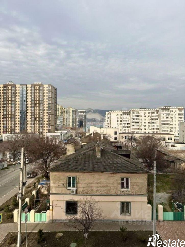 3-комн квартира ул Исаева, 42,  д. 42