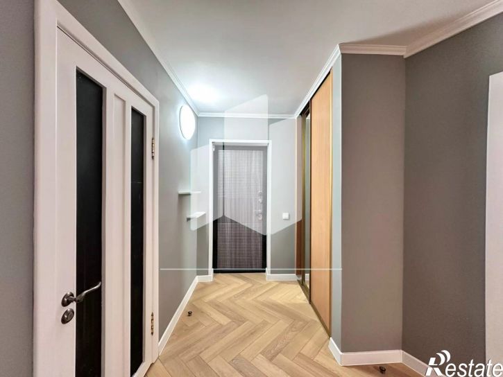 3-комн квартира улица Глухова, 14