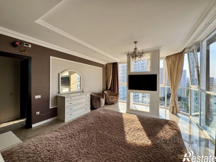 3-комн квартира ул Видова, 210Г,  д. 210Г
