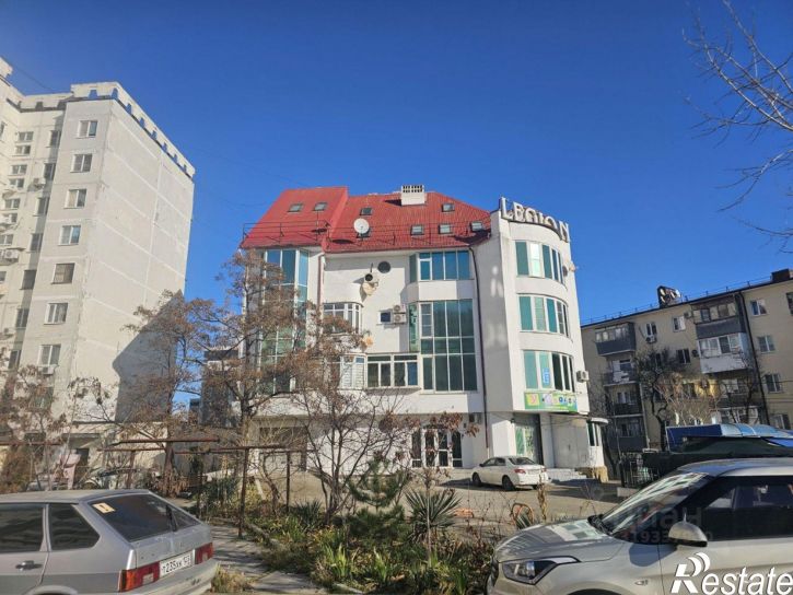 3-комн квартира ул Исаева, 8,  д. 8