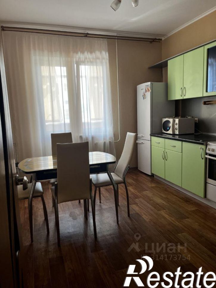 2-комн квартира Южная улица, 1,  д. 1