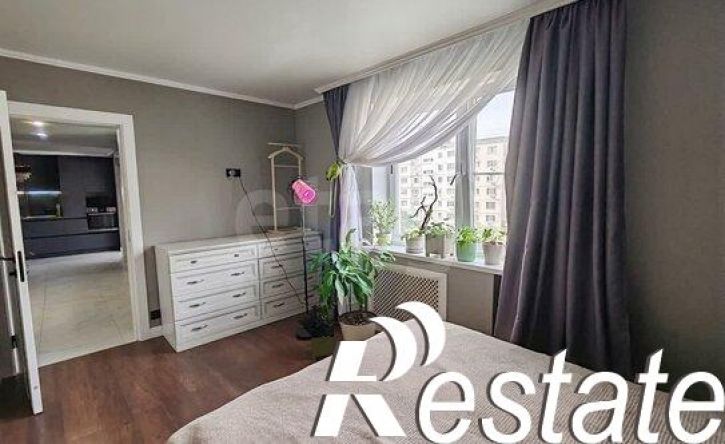 4-комн квартира Молодёжная улица, 10,  д. 10
